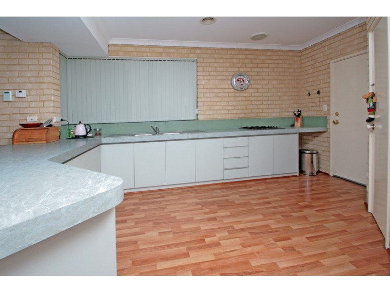 10 Rees Crescent, Rockingham WA 6168