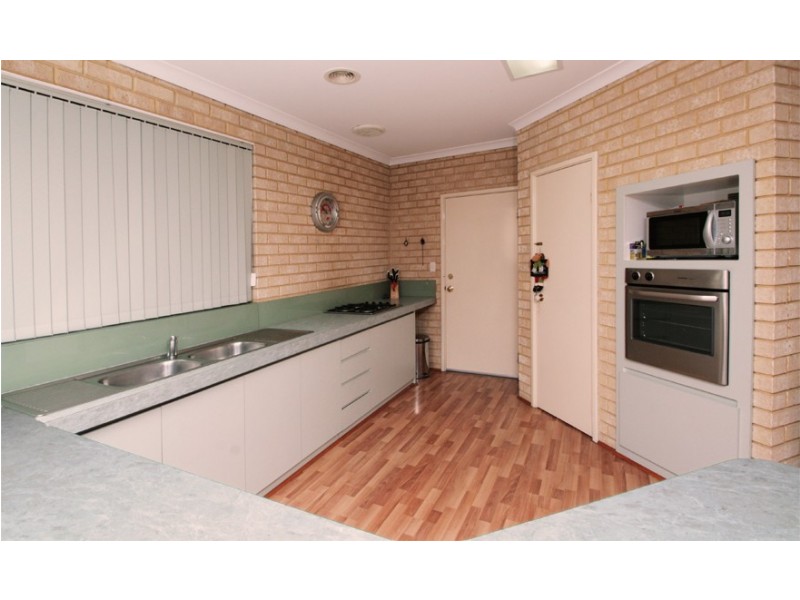 10 Rees Crescent, Rockingham WA 6168