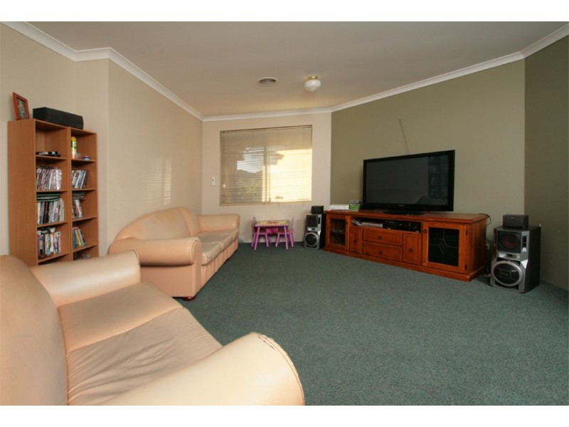 10 Rees Crescent, Rockingham WA 6168