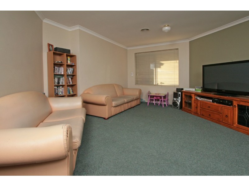 10 Rees Crescent, Rockingham WA 6168