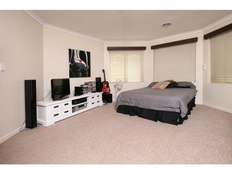 10 Rees Crescent, Rockingham WA 6168