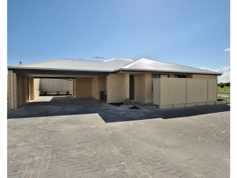 213E Willmott Drive, Waikiki WA 6169