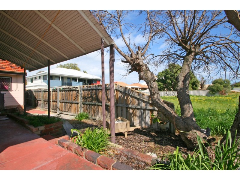 1 Fourth Avenue, Shoalwater WA 6169