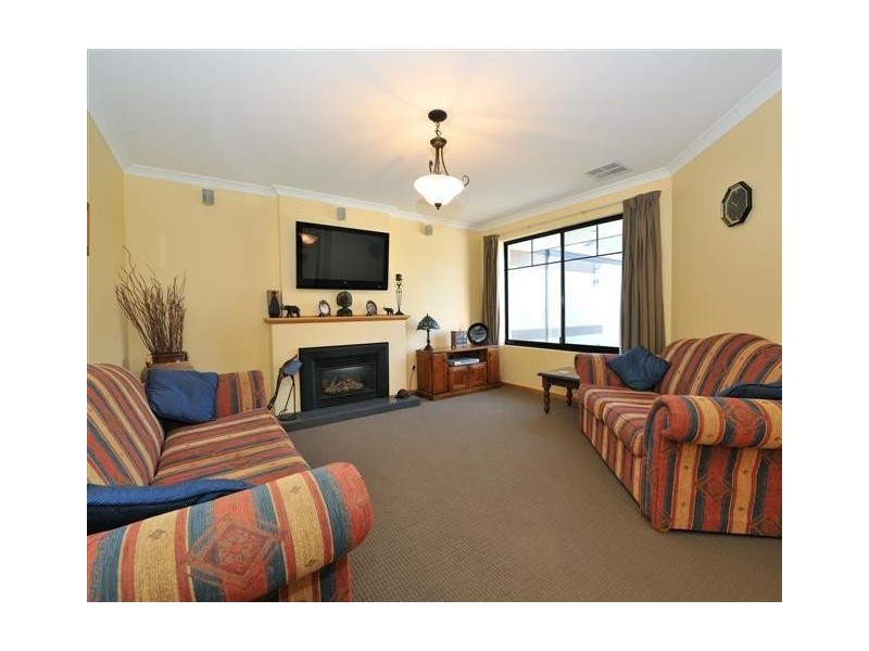 16 Tangier Parkway, Port Kennedy WA 6172