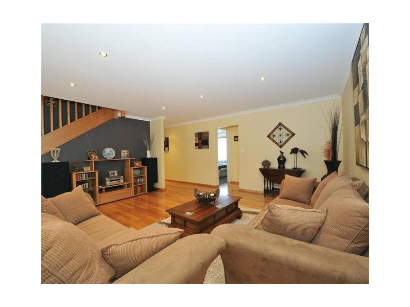 16 Tangier Parkway, Port Kennedy WA 6172