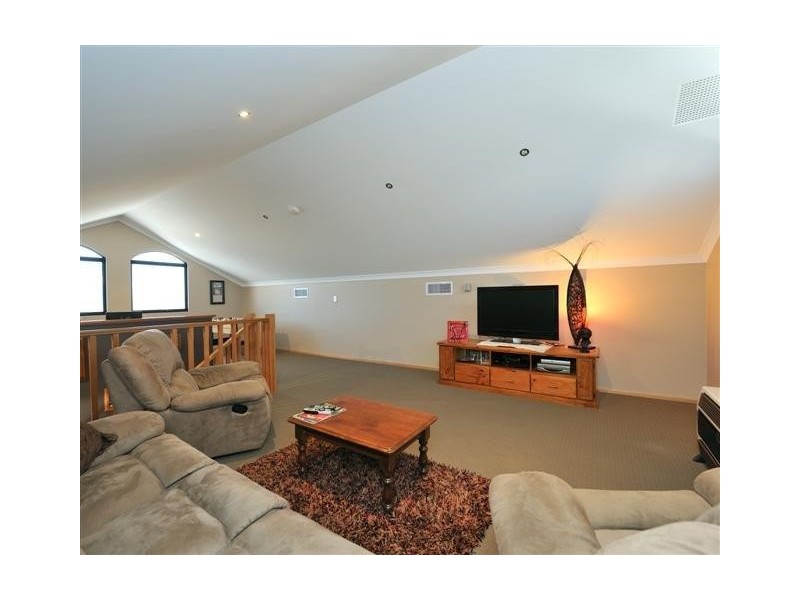 16 Tangier Parkway, Port Kennedy WA 6172