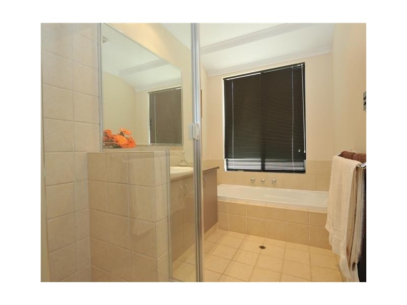 16 Tangier Parkway, Port Kennedy WA 6172