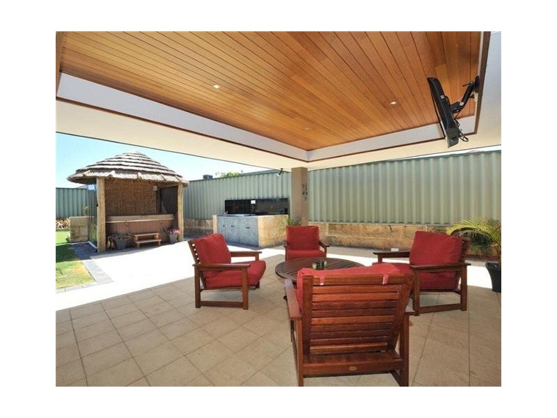 16 Tangier Parkway, Port Kennedy WA 6172