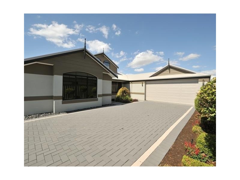 16 Tangier Parkway, Port Kennedy WA 6172