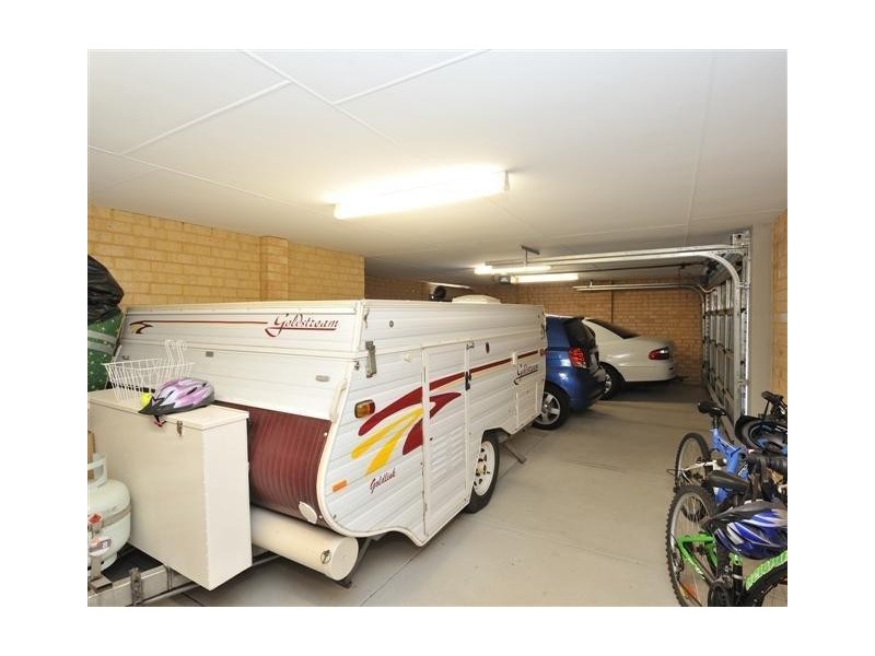 16 Tangier Parkway, Port Kennedy WA 6172