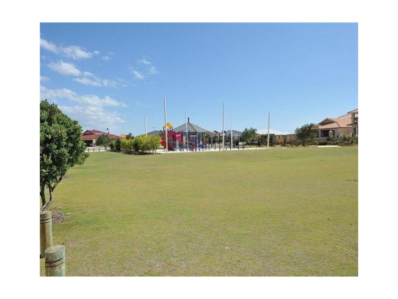 16 Tangier Parkway, Port Kennedy WA 6172