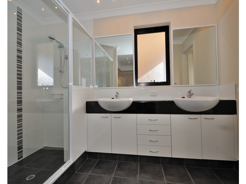 1 Crest Place, Safety Bay WA 6169