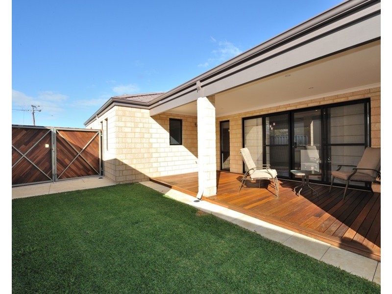 1 Crest Place, Safety Bay WA 6169