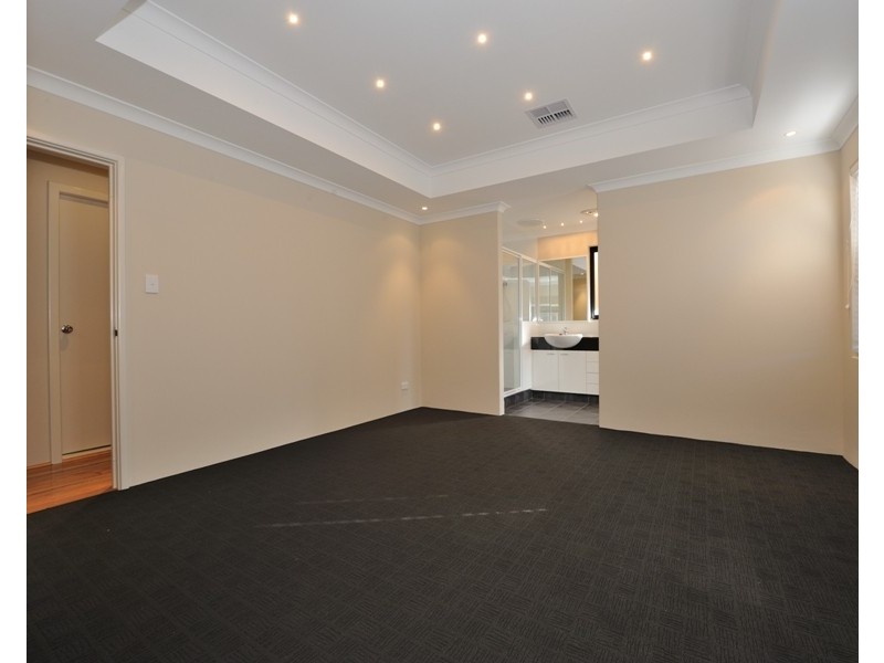 1 Crest Place, Safety Bay WA 6169