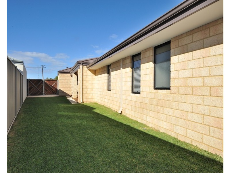 1 Crest Place, Safety Bay WA 6169