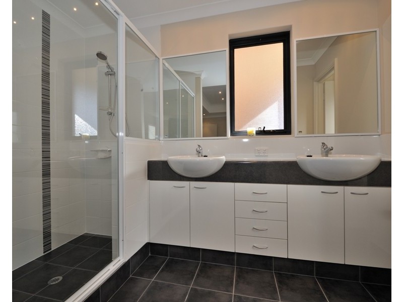 1A Crest Place, Safety Bay WA 6169