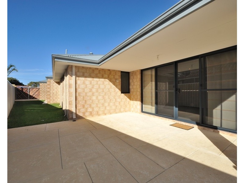 1A Crest Place, Safety Bay WA 6169