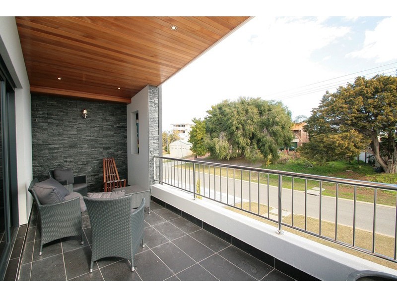 32 Fifth Avenue, Shoalwater WA 6169