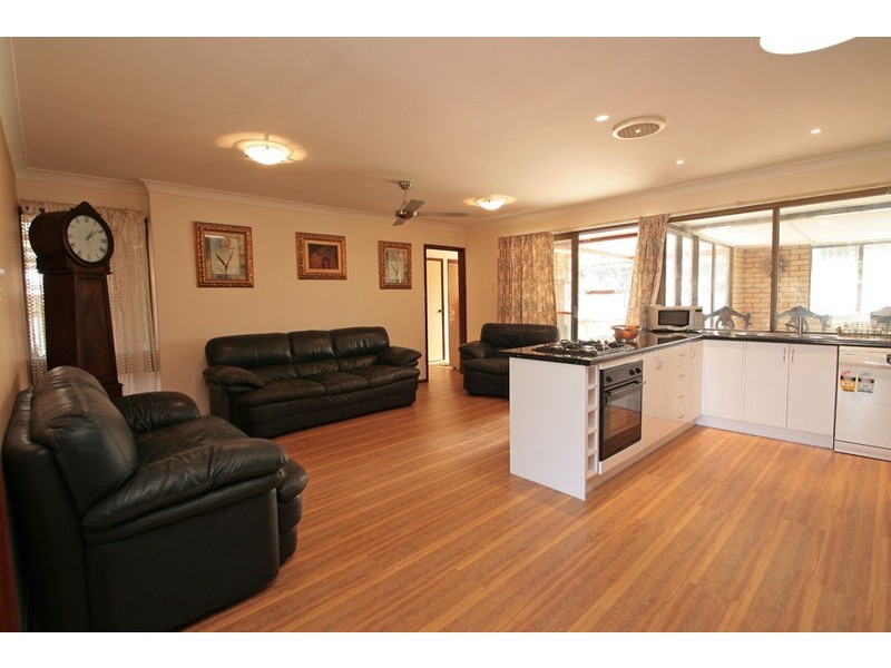 7 Haselmere Circus, Rockingham WA 6168