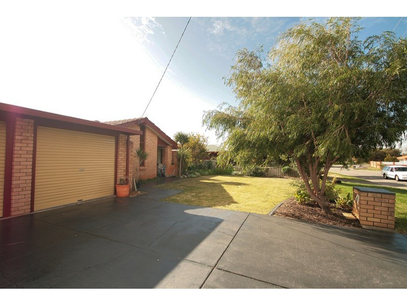 7 Haselmere Circus, Rockingham WA 6168