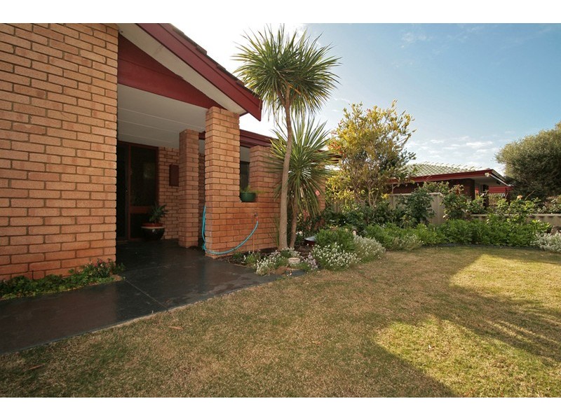 7 Haselmere Circus, Rockingham WA 6168