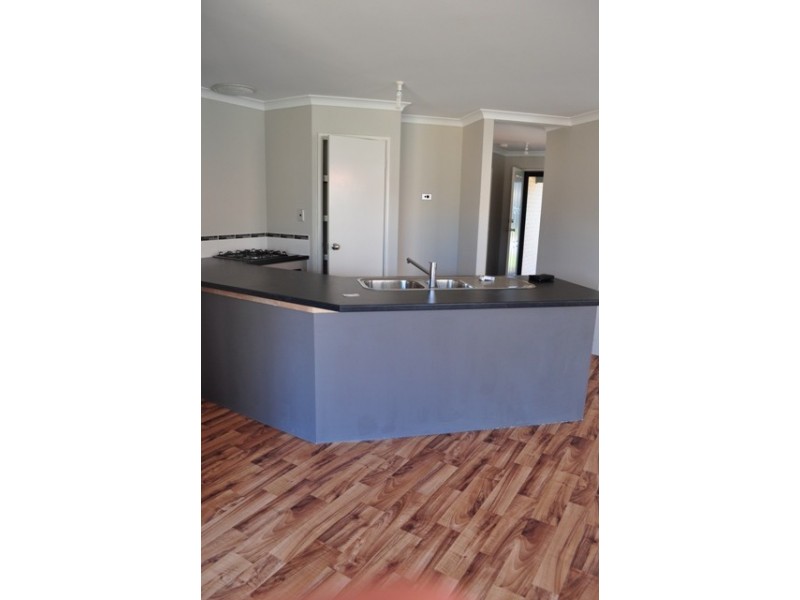 5 Milverton Loop, Leda WA 6170