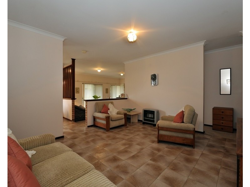 7 Bolivar Ct., Safety Bay WA 6169