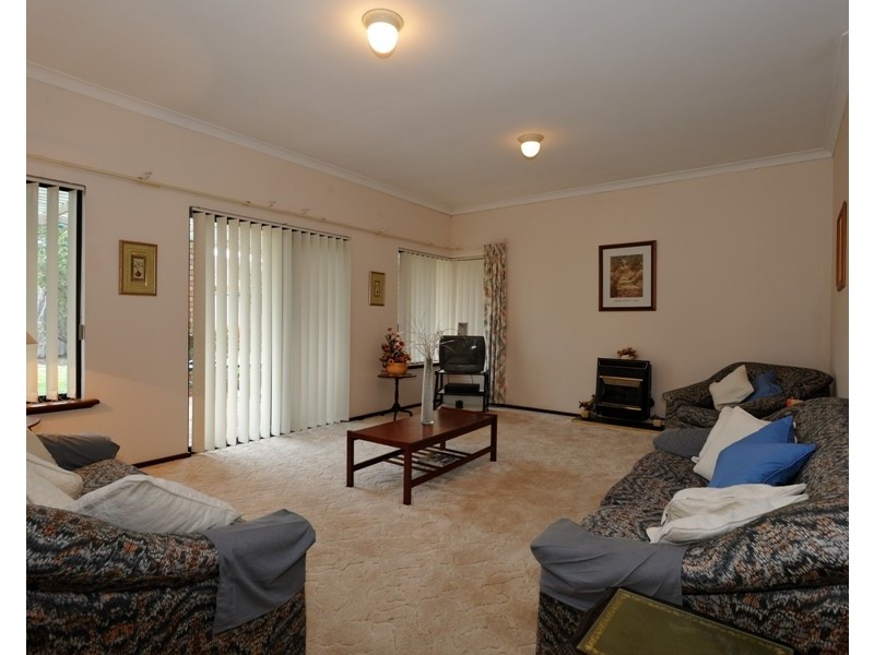 7 Bolivar Ct., Safety Bay WA 6169