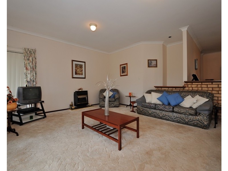 7 Bolivar Ct., Safety Bay WA 6169