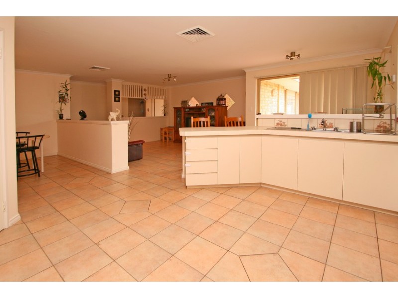 10 Masthead Street, Waikiki WA 6169