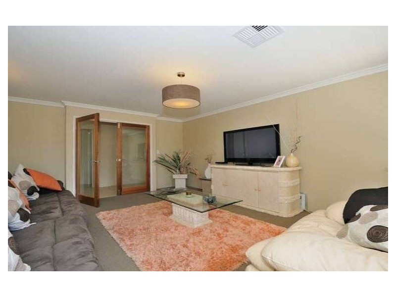 21 Farrington St, Warnbro WA 6169