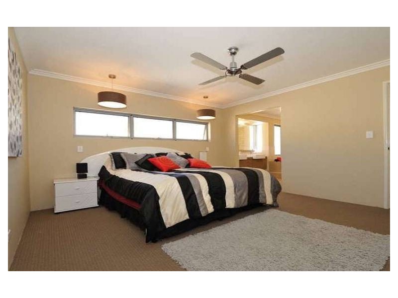 21 Farrington St, Warnbro WA 6169