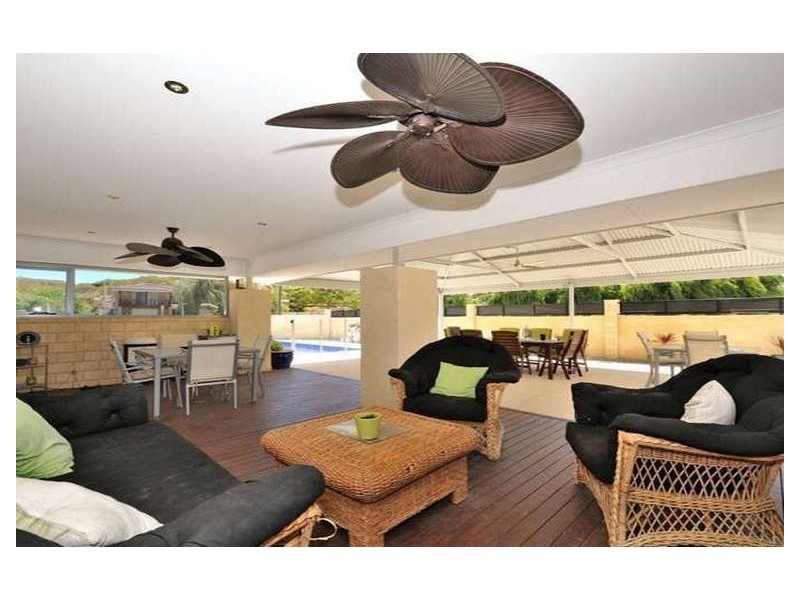 21 Farrington St, Warnbro WA 6169