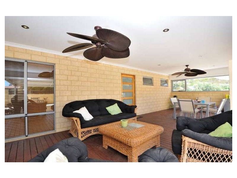 21 Farrington St, Warnbro WA 6169