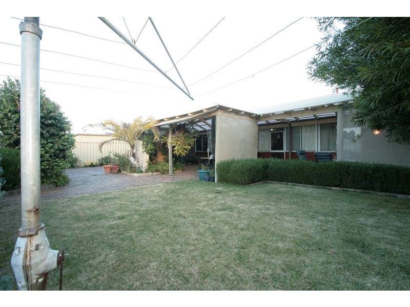 16 Wallsend Street, Safety Bay WA 6169