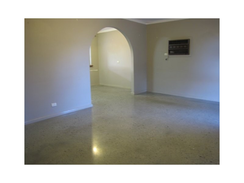 4 WILGERUP PLACE, Hillman WA 6168