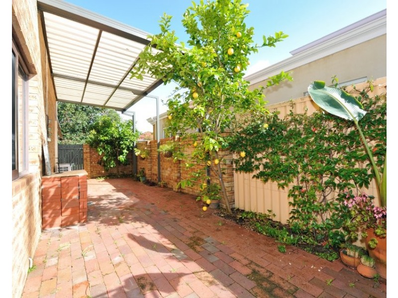 1 / 8  LEONORA STREET, Como WA 6152