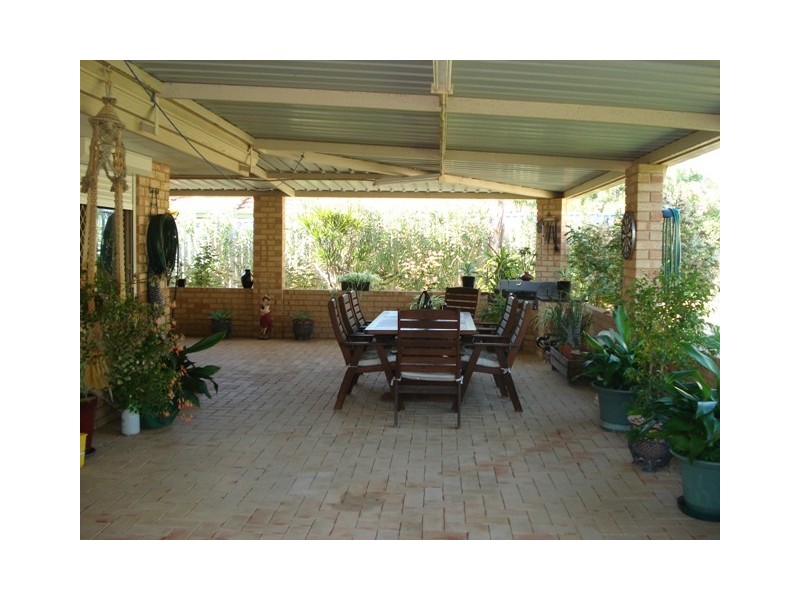20 Tuart Ridge, Parmelia WA 6167