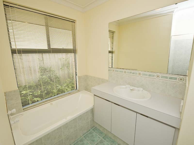 6 Salmon Crescent, Warnbro WA 6169