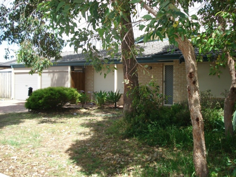 18 Chungking Gve, Stratton WA 6056