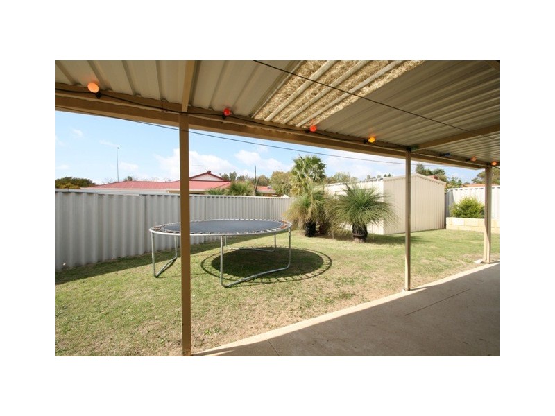 8 Narooma Close, Waikiki WA 6169