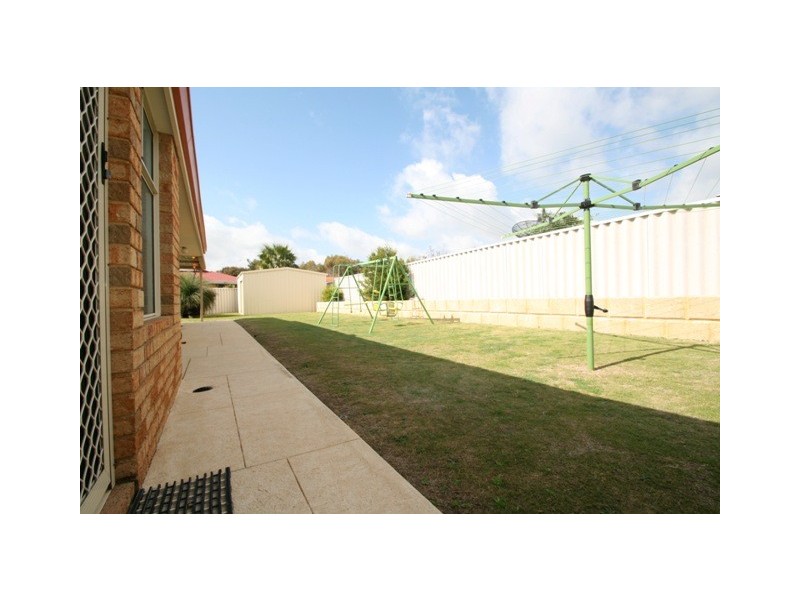 8 Narooma Close, Waikiki WA 6169