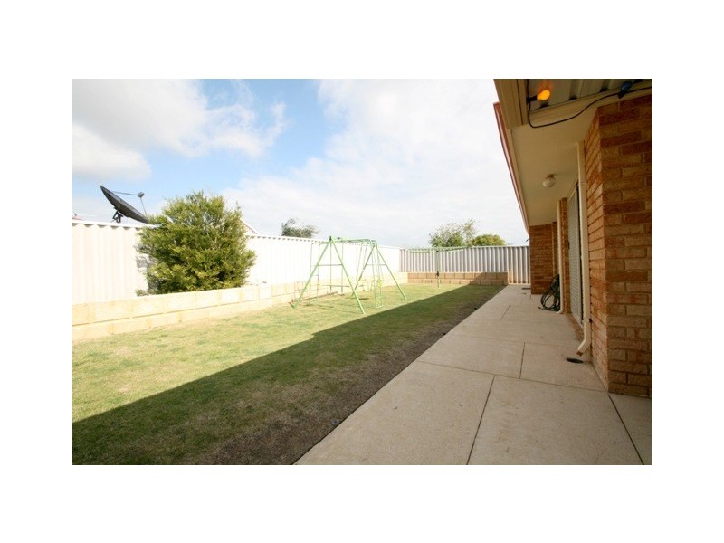 8 Narooma Close, Waikiki WA 6169