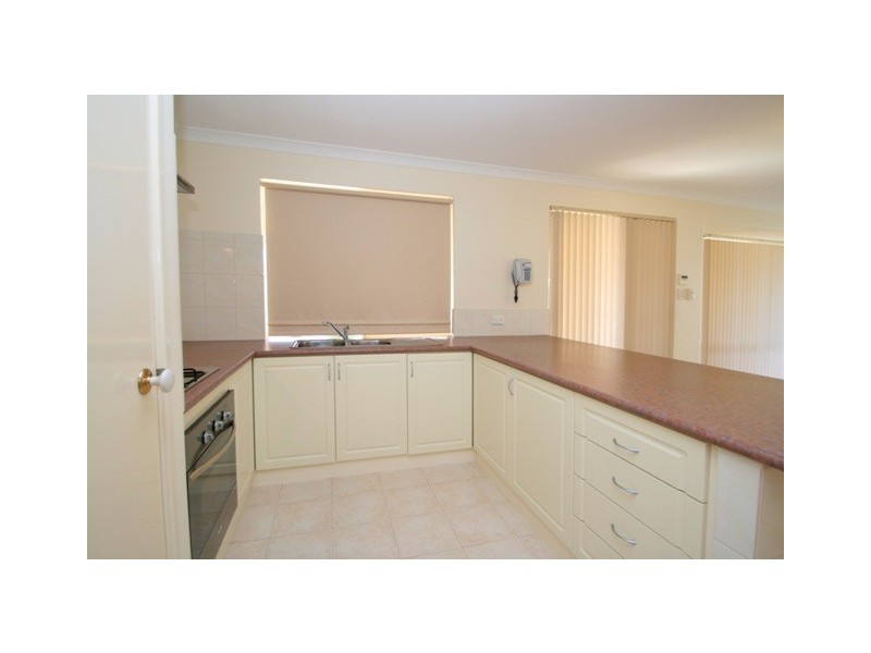 8 Narooma Close, Waikiki WA 6169