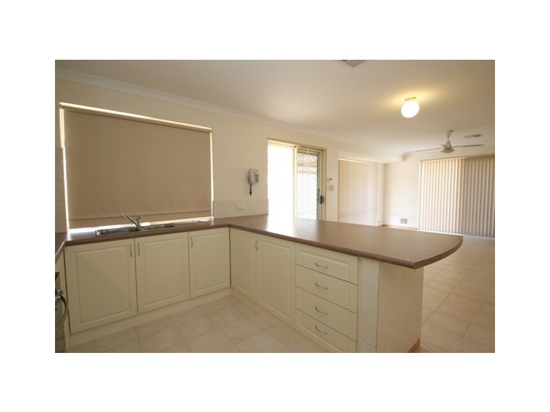 8 Narooma Close, Waikiki WA 6169