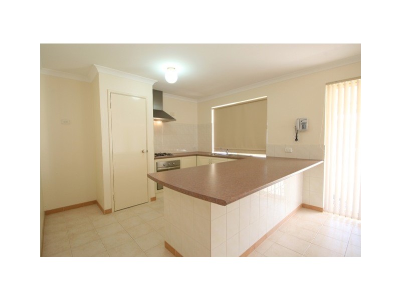 8 Narooma Close, Waikiki WA 6169