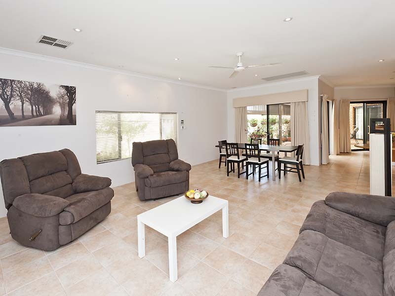 19 Chinchilla Parkway, Port Kennedy WA 6172