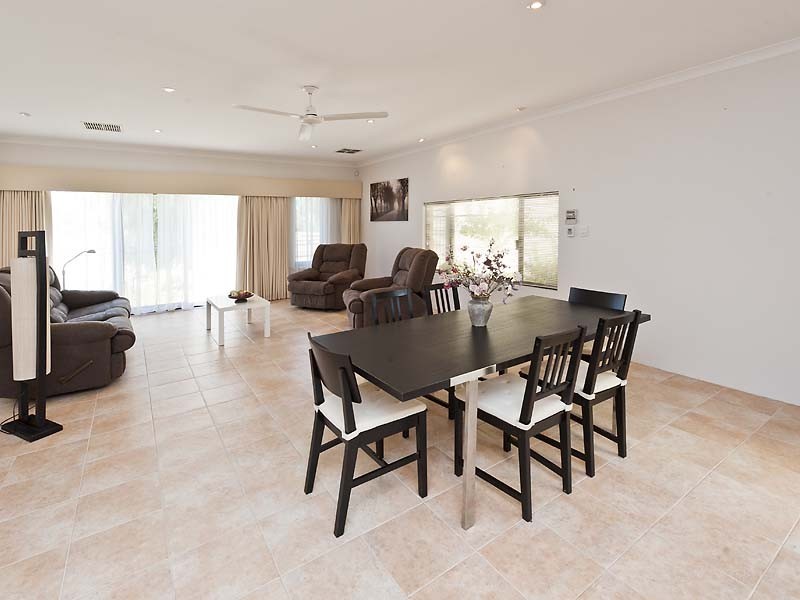 19 Chinchilla Parkway, Port Kennedy WA 6172