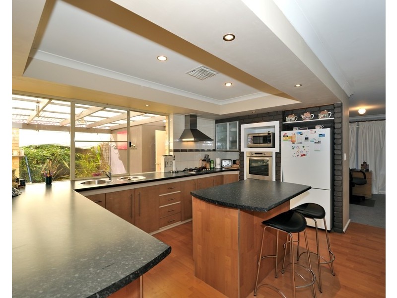 39 Orleans Dve, Port Kennedy WA 6172