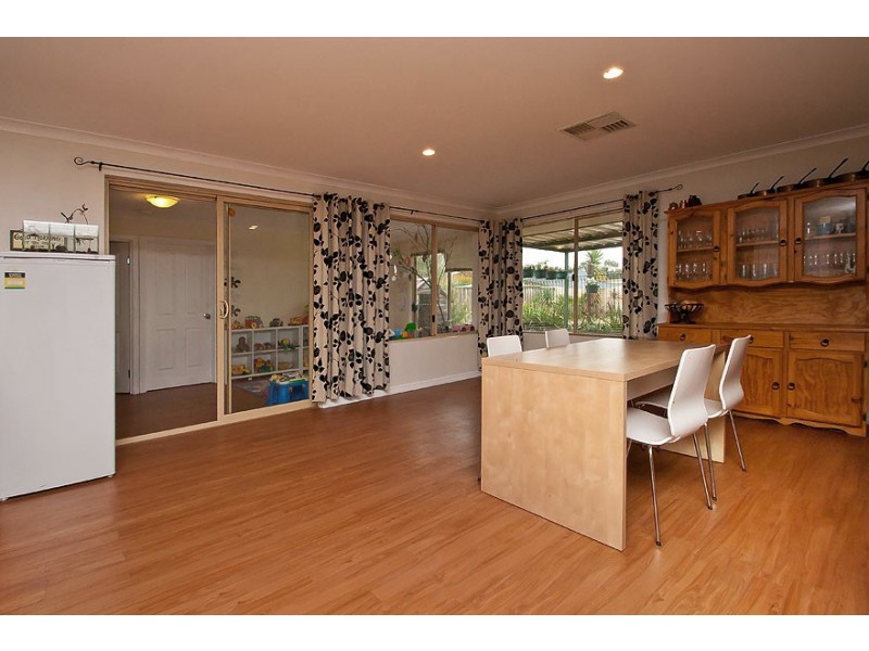7 Roscommon Crescent, Orelia WA 6167
